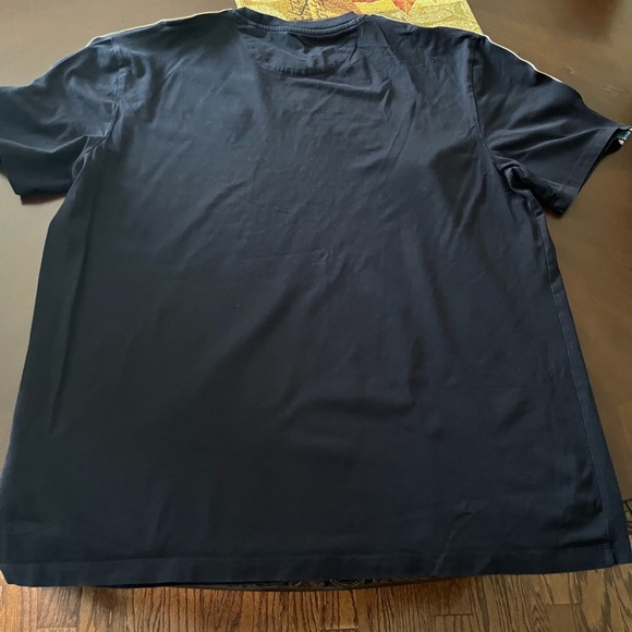 Guess tee Like new condition - Picture 3 of 8